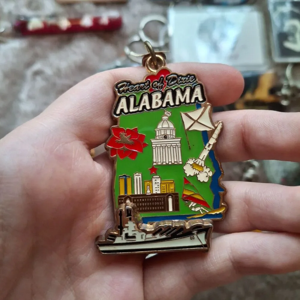 26 Vintage Southern USA Travel Souvenirs - Keychains - Alabama, Georgia - 90s